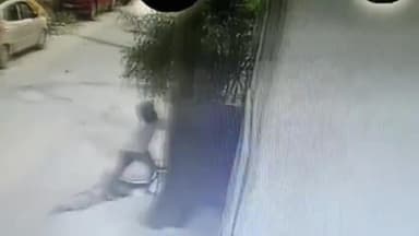 அமைந்தகரை: திருவல்லீஸ்வரர் நகரில் பாஜக பிரமுகரை அரிவாளால் வெட்டிய திமுக பிரமுகர், பகீர் சிசிடிவி காட்சி வெளியீடு