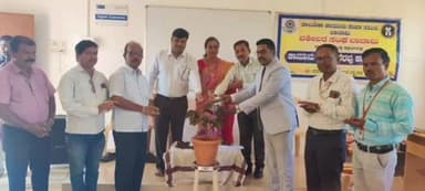 ಬಾದಾಮಿ: ವಿದ್ಯಾರ್ಥಿಗಳು ಪಠ್ಯದೊಂದಿಗೆ ಕಾನೂನು ಅರಿವು ಹೊಂದಿರಲಿ : ಚಿಕ್ಕಮುಚ್ಚಳಗುಡ್ಡದಲ್ಲಿ ನ್ಯಾಯಾಧೀಶ ಹರೀಶ್ ಜಾಧವ