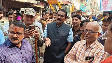 झांसी: बड़े बाजार में नगर निगम टीम ने हटाया अतिक्रमण, व्यापारियों से हुई नोकझोंक
वीडियो वायरल
#झांसी #नगरनिगम #व्यापारी