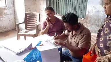 ધોળકા: ધોળકા ખાતે મતદાન મથકો પર મતદાર યાદી સુધારણા અભિયાન સંદર્ભે કેમ્પ યોજાયો