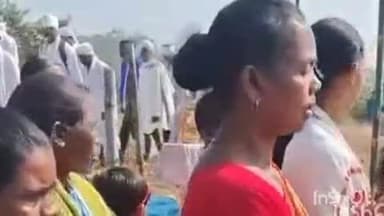 कामडारा: गाँव पकरा में कम्पाट मुंडा 22 पड़हा के राजाओं द्वारा भगवान बिरसा मुंडा की 150वीं जयंती धूमधाम से मनाई गई