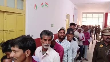 तालबेहट: तहसील परिसर में डीएम की अध्यक्षता में संपूर्ण समाधान दिवस का आयोजन, फरियादियों की समस्याएं सुनी गईं