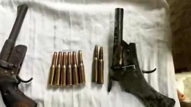 फेनहारा: फेनहारा पुलिस ने गुप्त सूचना पर कार्रवाई करते हुए 2 देसी कट्टे और 8 जिंदा कारतूस के साथ एक अभियुक्त को किया गिरफ्तार