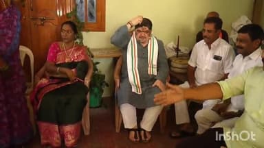 కరీంనగర్: స్నేహితులతో సరదగా మంత్రి పొన్నం,
కరీంనగర్ లో పర్యటించిన మంత్రి పొన్నం ప్రభాకర్.