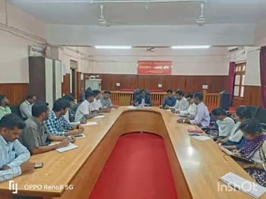 ರಾಣೇಬೆನ್ನೂರು: ತಹಶೀಲ್ದಾರ್ ಕಚೇರಿಗೆ ಡಿಸಿ ವಿಜಯಮಹಾಂತೇಶ್ ದಾನಮ್ಮನವರ್ ದಿಢೀರ್ ಭೇಟಿ; ಕಚೇರಿ ಸಿಬ್ಬಂದಿ ಕಾರ್ಯಚಟುವಟಿಕೆ ಪರಿಶೀಲನೆ