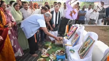 बलौदाबाज़ार: सांसद बृजमोहन अग्रवाल ने उपार्जन केन्द्र अर्जुनी में पूजा-अर्चना के साथ धान खरीदी का शुभारंभ किया