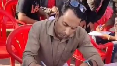 रतलाम नगर: रतलाम पुलिस का यातायात जागरूकता अभियान जारी, दो बत्ती क्षेत्र में 200 लोगों को प्रश्नोत्तरी से किया जागरूक