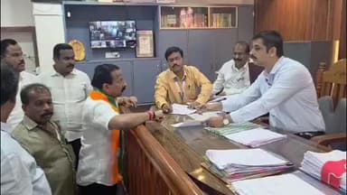 कणकवली: कणकवली माजी नगराध्यक्ष समीर नलावडे यांनी कणकवली नगरपंचायत नगराध्यक्ष पदासाठी भारतीय जनता पार्टीतर्फे अर्ज केला दाखल