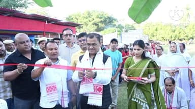 সৰুপথাৰ: সৰুপথাৰত দ পথাৰ যুৱ সমাজৰ উদ্যোগত অনুষ্ঠিত প্ৰাইজ মানি ফুট বল প্ৰতিযোগিতাৰ শুভ উদ্বোধন বিধায়ক বিশ্বজিত ফুকনৰ