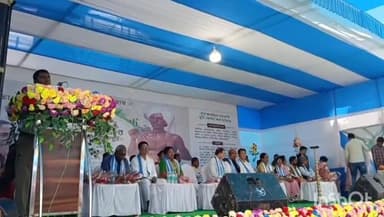 কালচিনি: কালচিনি থানা ময়দানে আলিপুরদুয়ার জেলা প্রশাসনের পক্ষ থেকে জয় জোহার মেলা ও বীরশা মুণ্ডা সার্ধশতবর্ষ উদযাপন করা হল