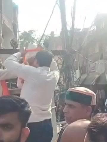 ज़ीरादेई: जीरादेई विधानसभा सीट से एनडीए की जीत के बाद नवनिर्वाचित विधायक ने राजेंद्र बाबू की प्रतिमा पर किया माल्यार्पण