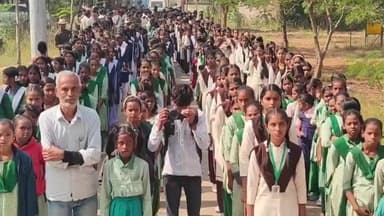 कान्हाचट्टी: कान्हाचट्टी में झारखंड के 25वें स्थापना दिवस पर निकली शोभायात्रा