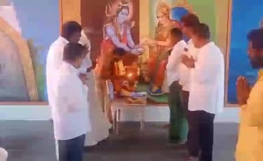 మల్దకల్: మాల్డాకల్ తిమ్మప్ప స్వామికి కోనేరు జలాలతో అభిషేకం