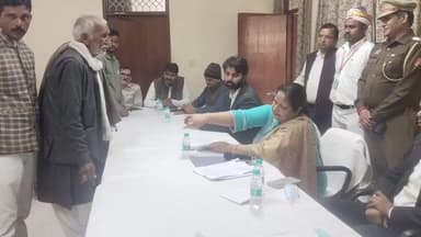 अतरौली:अतरौली के एनेक्सी भवन में आयोजित संपूर्ण समाधान दिवस हुआ जिसमें मंडल आयुक्त और डीआईजी ने सुनी समस्याएं। #समाधान