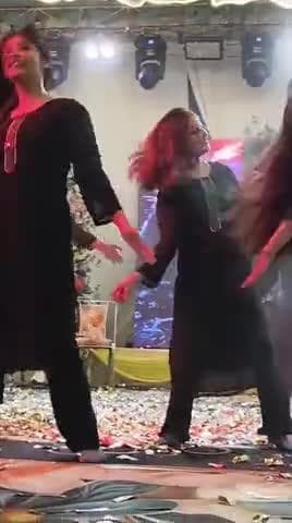 बाल दिवस पर बच्चों ने मचाई धूम रक्त चरित्र पर मुरलीधर विद्यालय की छात्राओं की शानदार प्रस्तुति हजारों की उपस्थिति