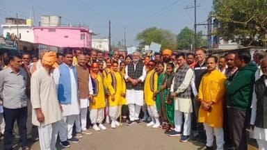 केसली: जनजातीय गौरव दिवस पर विशाल रैली का आयोजन, नगर के प्रमुख मार्गों से निकली रैली