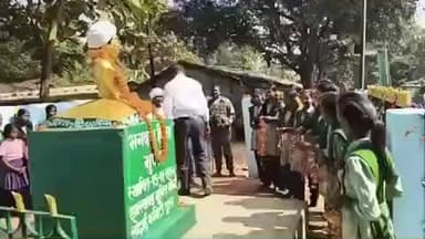 गुदड़ी: बिरसाईत समुदाय ने पारंपरिक तरीके से मनाई भगवान बिरसा मुंडा की 150वीं जयंती, की सामूहिक प्रार्थना