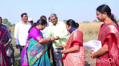 దుగ్గొండి: తొగర్రాయిలో మహాత్మా గాంధీ జాతీయ గ్రామీణ ఉపాధి హామీ పథకం కింద చేపట్టిననీటి పౌండ్ ల నిర్మాణాలను కలెక్టర్ సందర్శన