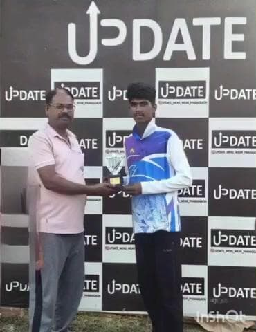 बड़ेराजपुर: विश्रामपूरी में आयोजित MLA ट्रॉफी क्रिकेट मैच प्रतियोगिता के 10वें दिन केशकाल 11 और लखनऊ की टीम ने जीती