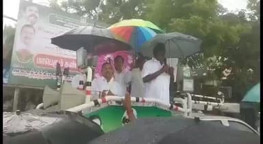 வேதாரண்யம்: அரசு மருத்துவமனையில் நிர்வாக சீர்கேட்டை கண்டித்து பேருந்து நிலையம் எதிரே முன்னாள் அமைச்சர் ஓ எஸ் பணியின் தலைமையில் ஆர்ப்பாட்டம்