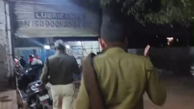 छिंदवाड़ा नगर: छिंदवाड़ा: कलेक्टर के निर्देश पर आबकारी विभाग की कार्रवाई, शहर की शराब दुकानों पर देर रात छापामारी