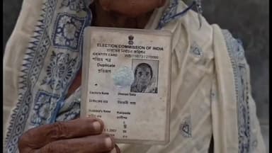 চাপড়া: হাতিশালা হালদার পাড়ায় বেঁচে থাকতেও ভোটার তালিকায় মৃত, মেলেনি SIR ফর্ম, দুশ্চিন্তায় পরিবার