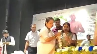 করিমপুর ১: বিরসা মুন্ডার সার্ধশতবর্ষ উদযাপন অনুষ্ঠানে উপস্থিত করিমপুরের বিধায়ক বিমলেন্দু সিংহ রায়