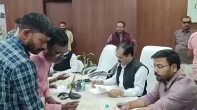 जखनिया: सम्पूर्ण समाधान दिवस में सभी तहसीलों में 283 शिकायतों में से 38 का निस्तारण, जखनिया में 70 में 5 मामले का हुआ निस्तारण