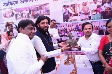 आरंग: जनजातीय गौरव दिवस के अवसर पर मुख्य अतिथि के रूप में आरंग विधायक और मंत्री गुरु खुशवंत साहेब जी महासमुंद में शामिल हुए