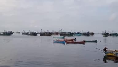 மணமேல்குடி: மீன்பிடி தடையை தமிழகம் முழுவதும் அமல்படுத்தாமல் அந்தந்த மாவட்டத்தில் அமல்படுத்த வேண்டும் மீனவ சங்க அலுவலகத்தில் மீனவர்கள் கோரிக்கை