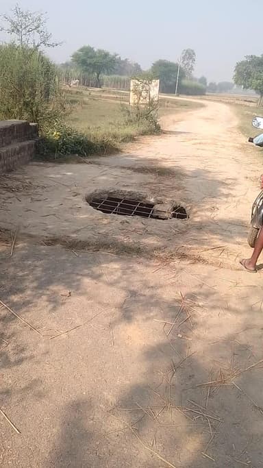 बलरामपुर थाना क्षेत्र महराजगंज तराई बिजयीडीह मेन मर्ग