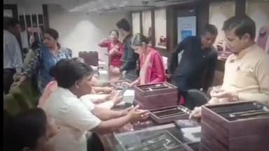 गोरखपुर: एस्प्रा ज्वैलर्स से 300 ग्राम सोना गायब, मैनेजमेंट में मचा हड़कंप, पुलिस ने शुरू की जांच