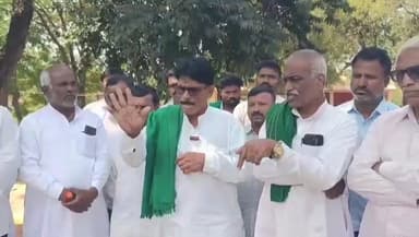 ಮುಧೋಳ: 17 ಜನ ರೈತ ಮುಖಂಡರ ಮೇಲೆ ಪ್ರಕರಣ ದಾಖಲು ವಿಚಾರ, ನಗರದಲ್ಲಿ ಕಾರ್ಖಾನೆ ಹಾಗೂ ಸರ್ಕಾರದ ವಿರುದ್ದ ಹರಿಹಾಯ್ದ ರೈತ ಮುಖಂಡರು