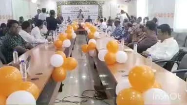 ଫୁଲବାଣୀ ସହର: ଫୁଲବାଣୀ ଠାରେ ଜାତୀୟ ପ୍ରେସ କ୍ଲବ ଅନୁଷ୍ଠିତ ହୋଇଛି।ଏହି ସମୟରେ ସମସ୍ତ ଗଣ ମାଧ୍ୟମ ପ୍ରତିନିଧି ମାନେ ଯୋଗ ଦେଇଥିଲେ।ଜିଲ୍ଲାପାଳ,ଆରକ୍ଷୀ ଅଧିକ୍