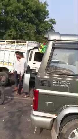jhansi tikamgarh road sakera tek par hadsa 10 bese hui ghayal #neguwan #sakera#