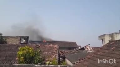 કેશોદ: કેશોદ તાલુકાના અજાબ ગામે આગની ઘટના.રહેણાંક મકાનમાં કોઈ કારણસર આગ લાગી હતી.