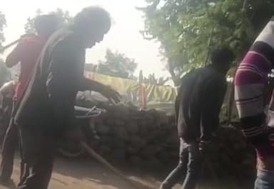 तालबेहट: कड़ेसराकला के मजरा मनेरा में दो पक्षों के विवाद के वायरल वीडियो पर एक पक्ष ने पुलिस को दी शिकायत