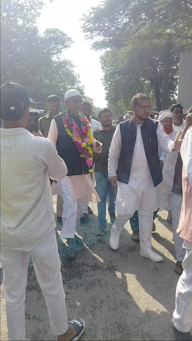 *किशनगंज कांग्रेस के प्रत्याशी जनाब कमरुल होदा साहब चुनाव जीतने के बाद आज लोगों से मुलाक़ात करने pothia के कई क्षे