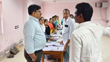 வலங்கைமான்: வலங்கைமான் வட்டாட்சியர் அலுவலகத்தில் வாக்காளர் பட்டியல் சிறப்பு திருத்த பணிகள் நடைபெற்றது மாவட்ட ஆட்சியர் ஆய்வு