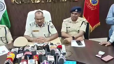 ଫୁଲବାଣୀ ସହର: ଫୁଲବାଣୀ ଠାରେ ଦୁଇ ମାଓବାଦୀ ଆତ୍ଯସମର୍ପଣ ରେ ମତମତ ରଖିଛନ୍ତି IG SR ବ୍ରହ୍ମପୁର,