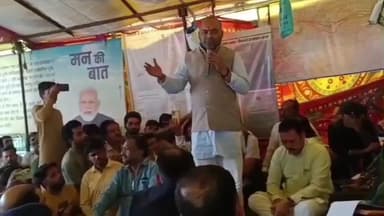 बागली: कलवार में रेलवे द्वारा भूमि अधिग्रहण के विरोध में किसानों का धरना, मौके पर पहुंचे अधिकारी और विधायक