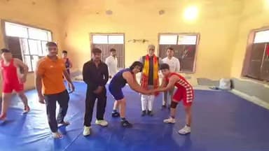 होडल: भुलवाना ग्राम पंचायत ने नशा मुक्त अभियान के तहत अंडर-19 कुश्ती प्रतियोगिता कराई, मंत्री कृष्णानपाल ने किया शुभारंभ