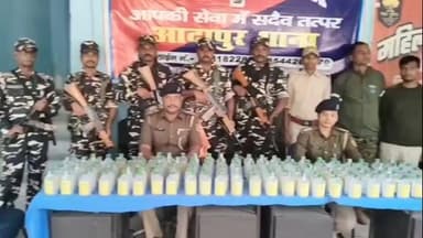 आदापुर: ठाकुराई टोला गांव में राजू गरी के घर छापेमारी कर पुलिस ने 45 लीटर नेपाली कस्तूरी शराब किया बरामद