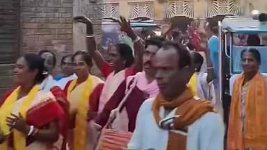 সাঁইথিয়া: সাঁইথিয়ায় গীতা ক্ষেত্রে পক্ষের বর্ণাঢ্য শোভাযাত্রা শহরজুড়ে উৎসবের আমেজ