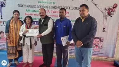 फतेहपुर: सदर के पटेल नगर, लखनऊ में अटल बिहारी वाजपेई स्टेट चैम्पियनशिप में फतेहपुर के ताइक्वांडो योद्धाओं का भव्य सम्मान