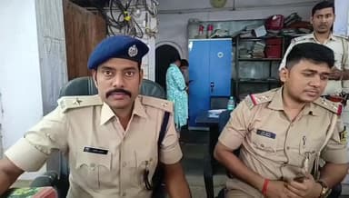 संपतचक: पचरुखिया थाना की छापेमारी में मांसिकपुर से अवैध देसी महुआ बरामद, एक गिरफ्तार