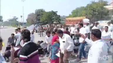 గన్నేరువరం: గుండ్లపల్లి స్టేజి వద్ద తమ గ్రామానికి ఇచ్చిన హమి మేరకు డబుల్ రోడ్డు నిర్మించాలని యువజన సంఘాల ఆందోళన.