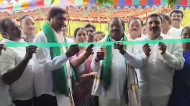 ఆచంట: వ్యవసాయ మార్కెట్ కమిటీ ప్రాంగణంలో ధాన్యం కొనుగోలు కేంద్రాన్ని ప్రారంభించిన ఆర్ అండ్ బి మంత్రి బీసీ జనార్ధన్ రెడ్డి