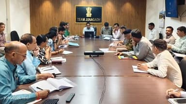 જૂનાગઢ: કાયદો અને વ્યવસ્થા અંગેની સંલગ્ન અધિકારીઓ સાથે કલેકટર કચેરી ખાતે કલેકટરે બેઠક કરી