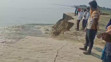 सहदेई बुजुर्ग: सहदेई बुजुर्ग प्रखंड का गनियारी गांव गंगा में समाहित, तेज कटाव से दर्जनों घर और भूखंड विलीन